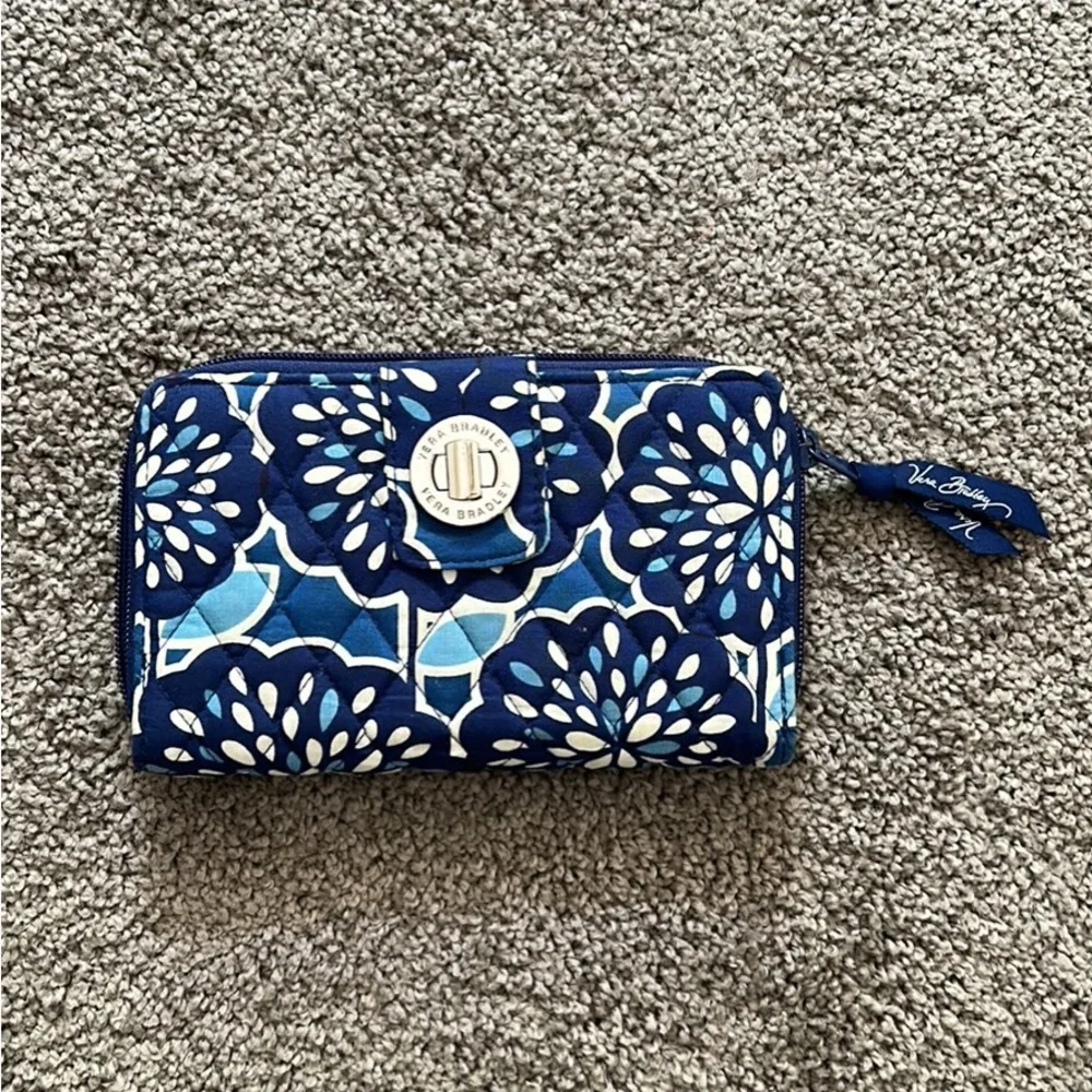Vera Bradley wallet. - Picture 1 of 4